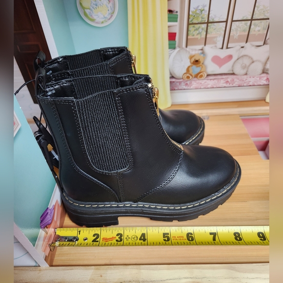 Chelsea Boots - Picture 7 of 7